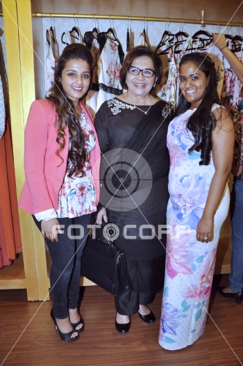 Fotocorp : Ashna Gupta Kalra, Helen, Arpita Khan Sharma Opening of Ash  Haute Couture
