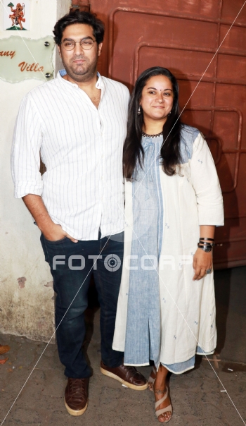 Fotocorp : Kunaal Roy Kapur, Shayonti Salvi Screening of film Malang at Sunny Super Sound